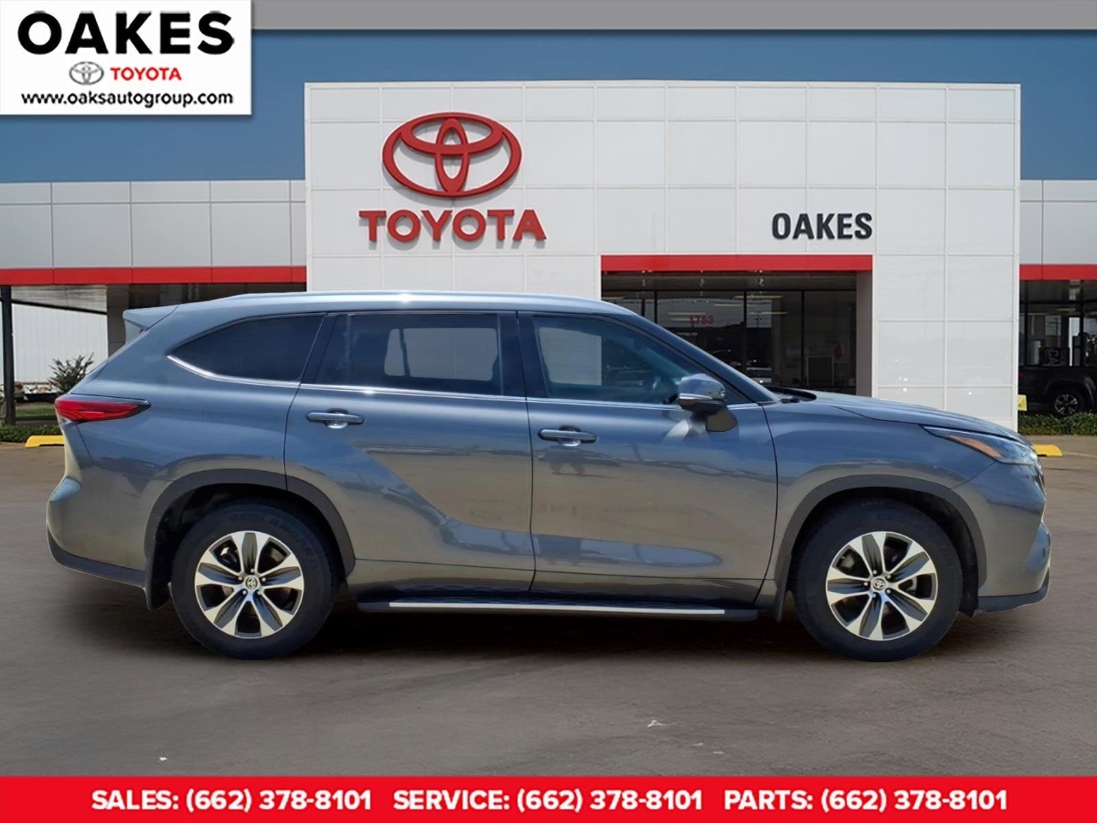 2022 Toyota Highlander XLE in Magnetic Gray Metallic — front three-quarter view