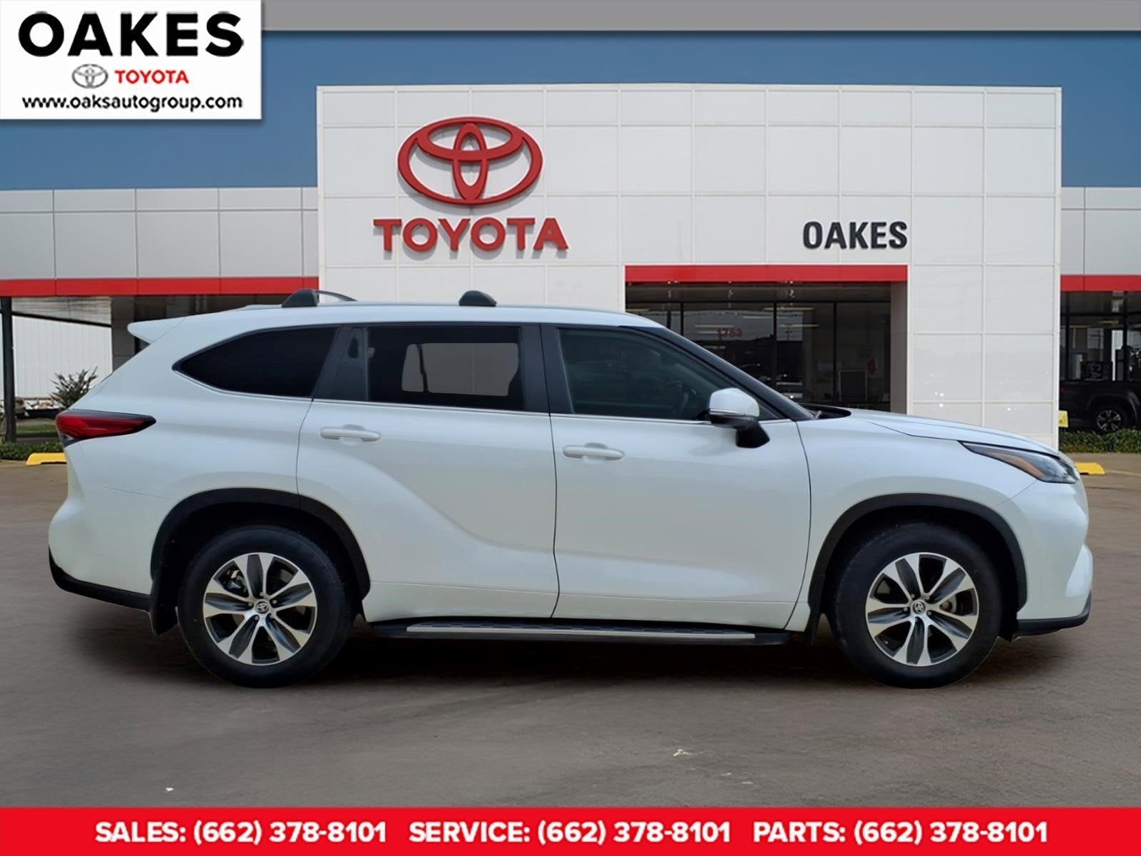 2023 Toyota Highlander XLE in Wind Chill Pearl — front three-quarter view